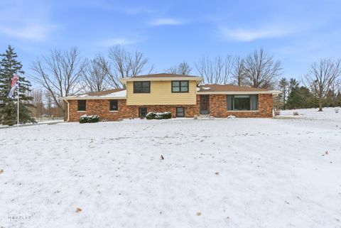 Tiny photo for 15 Navajo Court, Oswego, IL 60543 (MLS # 12530110)
