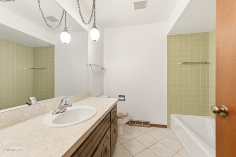 Tiny photo for 15 Navajo Court, Oswego, IL 60543 (MLS # 12530110)