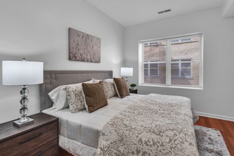 Tiny photo for 4944 N Kimball Avenue #3W, Chicago, IL 60625 (MLS # 12461932)
