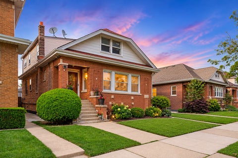 Photo of 5438 W Melrose Street, Chicago, IL 60641 (MLS # 12784810)
