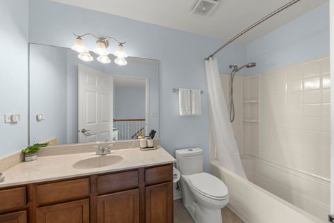 Tiny photo for 341 N Commerce Street, Aurora, IL 60504 (MLS # 12564385)