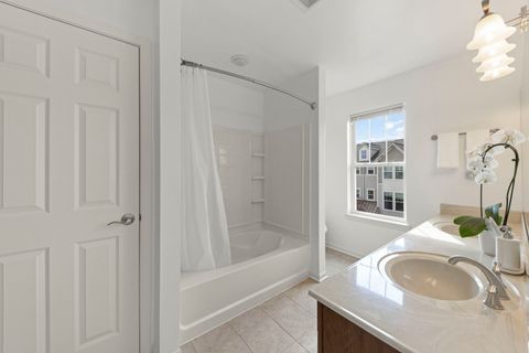 Tiny photo for 341 N Commerce Street, Aurora, IL 60504 (MLS # 12564385)