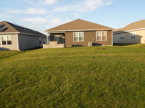 Tiny photo for 979 Crestview Lane, Pingree Grove, IL 60140 (MLS # 12616558)