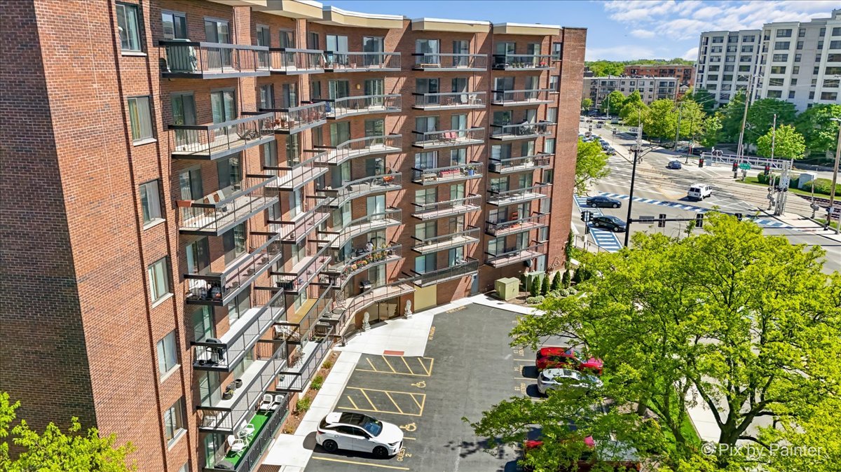 711 S River Road 606