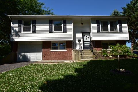 Photo of 7852 Sprucewood Avenue, Woodridge, IL 60517 (MLS # 12654511)
