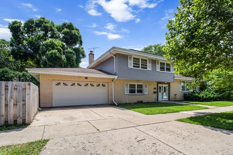 Tiny photo for 1525 Elm Street, Park Ridge, IL 60068 (MLS # 12723621)