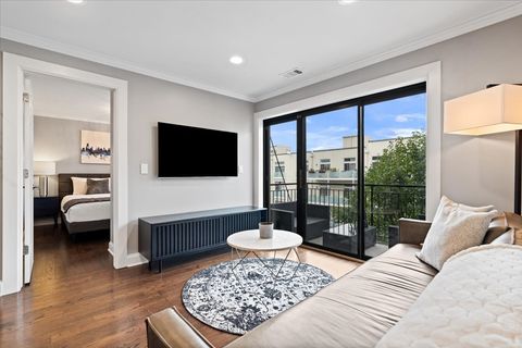 Tiny photo for 4144 N Sheridan Road #407, Chicago, IL 60613 (MLS # 12457960)