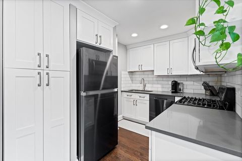 Tiny photo for 4144 N Sheridan Road #407, Chicago, IL 60613 (MLS # 12457960)