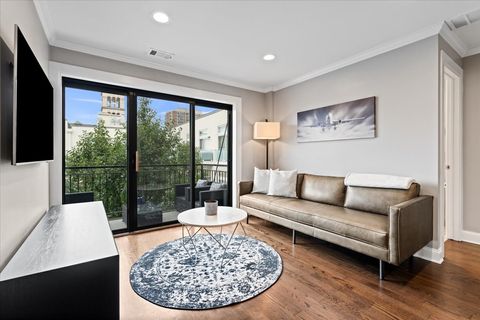 Tiny photo for 4144 N Sheridan Road #407, Chicago, IL 60613 (MLS # 12457960)