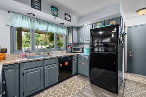 Tiny photo for 3020 Wisconsin Avenue, Davenport, IA 52806 (MLS # 12737105)