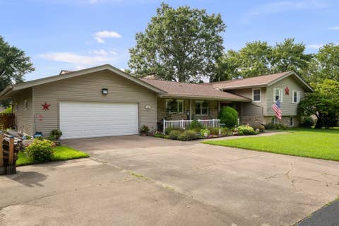 Tiny photo for 3020 Wisconsin Avenue, Davenport, IA 52806 (MLS # 12737105)