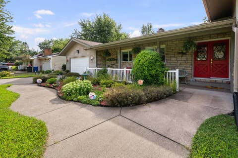 Tiny photo for 3020 Wisconsin Avenue, Davenport, IA 52806 (MLS # 12737105)