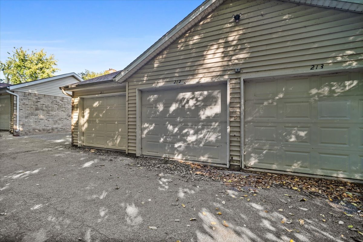 Normal, Illinois 61761, United States, 2 Bedrooms Bedrooms, ,2 BathroomsBathrooms,Residential,Active,226417