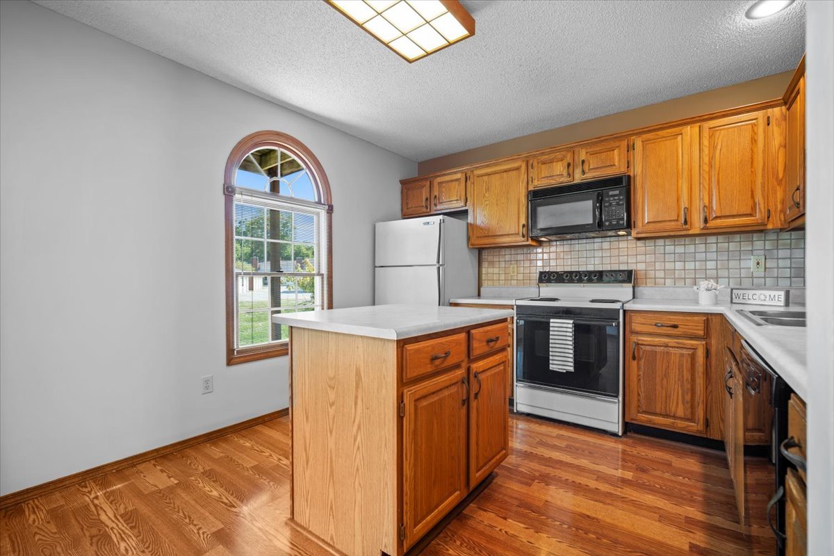 Normal, Illinois 61761, United States, 2 Bedrooms Bedrooms, ,2 BathroomsBathrooms,Residential,Active,226417