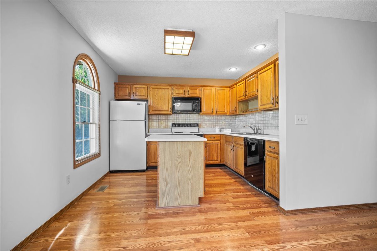 Normal, Illinois 61761, United States, 2 Bedrooms Bedrooms, ,2 BathroomsBathrooms,Residential,Active,226417