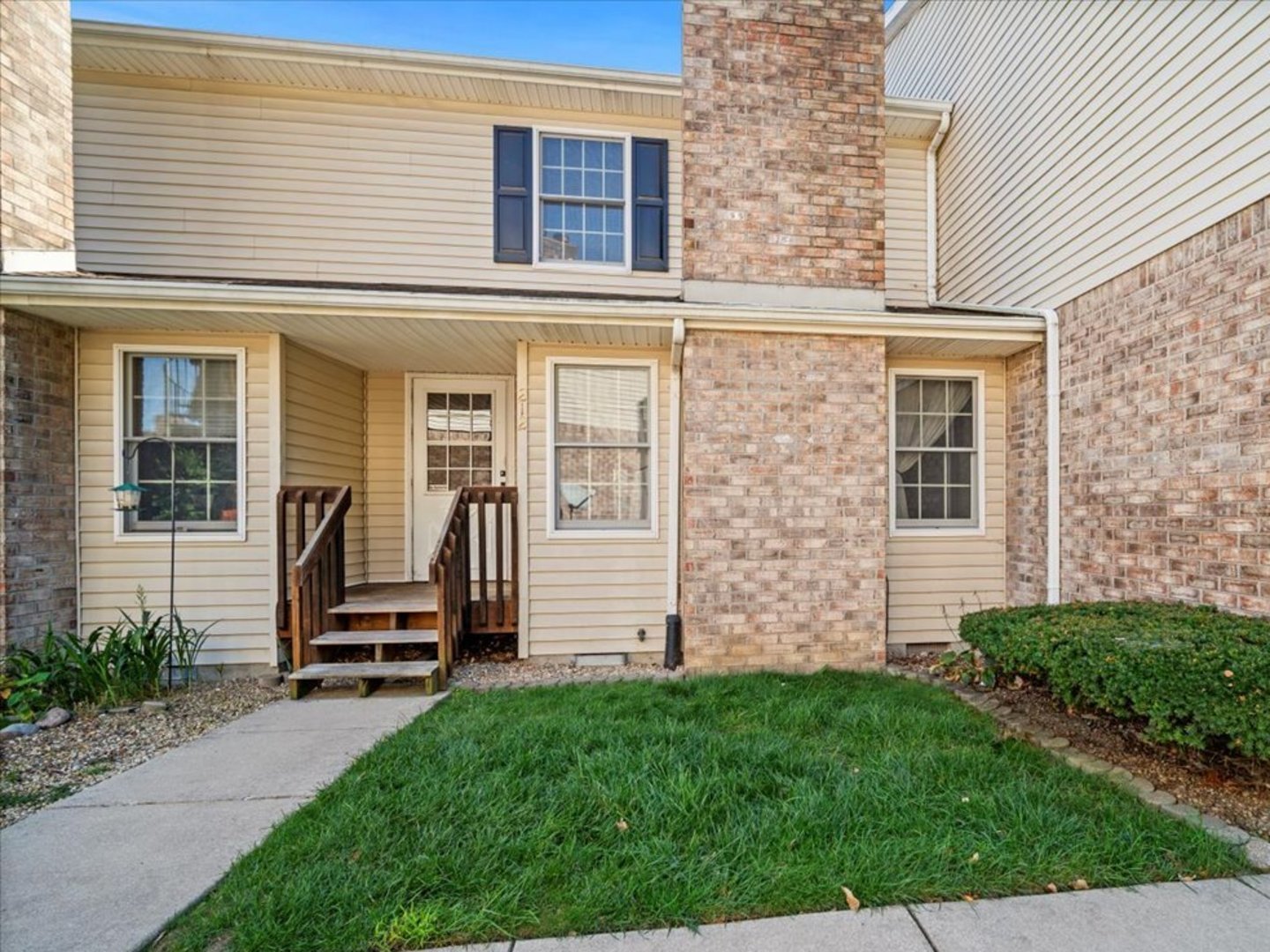 Normal, Illinois 61761, United States, 2 Bedrooms Bedrooms, ,2 BathroomsBathrooms,Residential,Active,226417