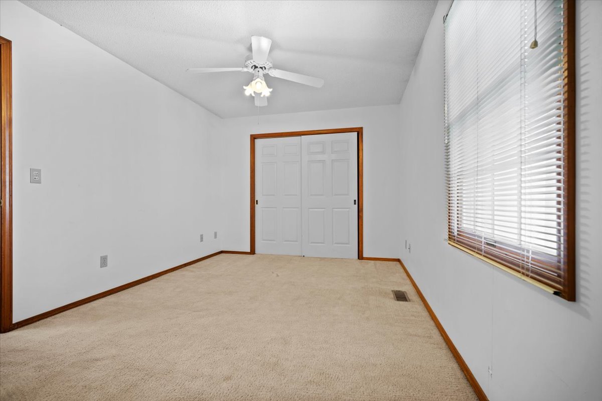 Normal, Illinois 61761, United States, 2 Bedrooms Bedrooms, ,2 BathroomsBathrooms,Residential,Active,226417