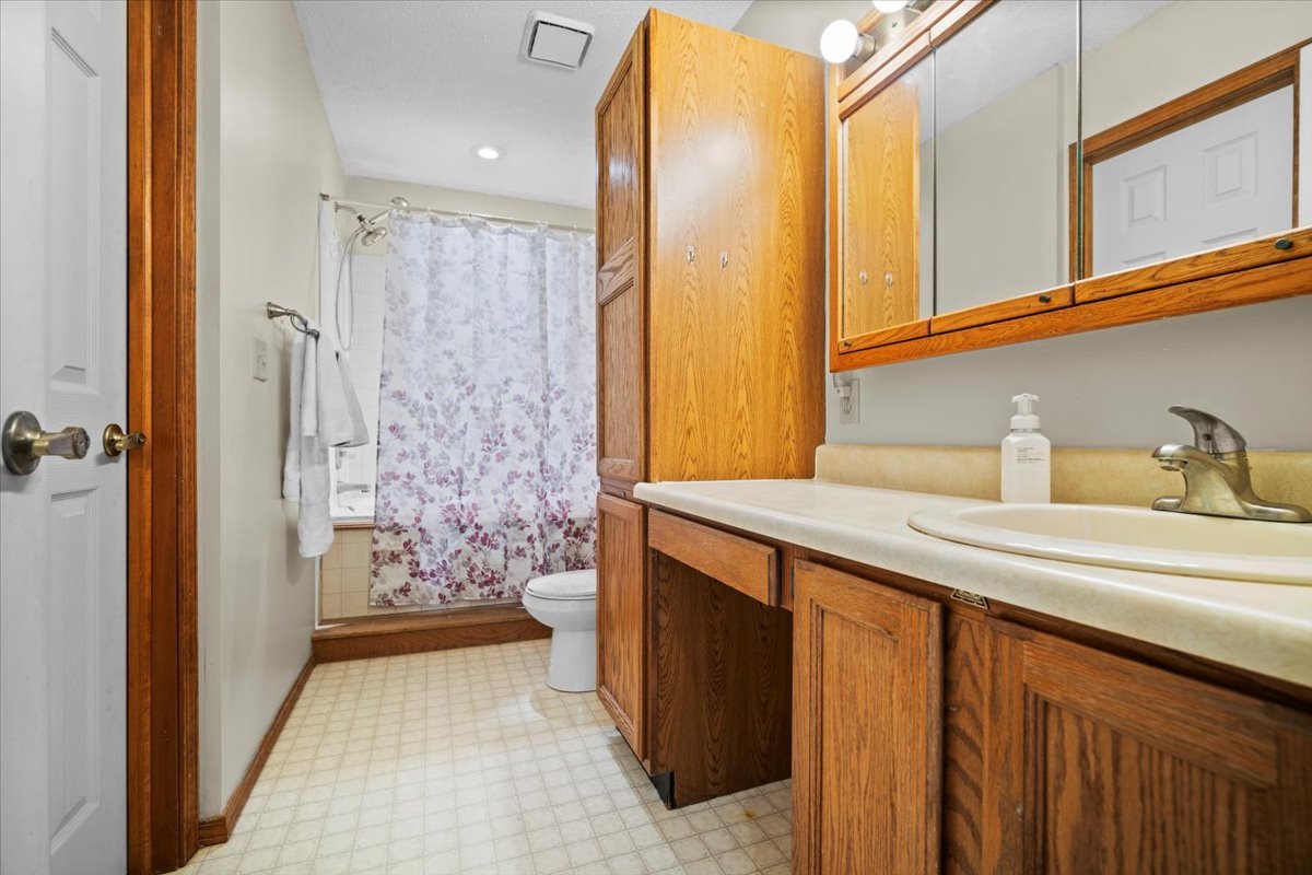 Normal, Illinois 61761, United States, 2 Bedrooms Bedrooms, ,2 BathroomsBathrooms,Residential,Active,226417