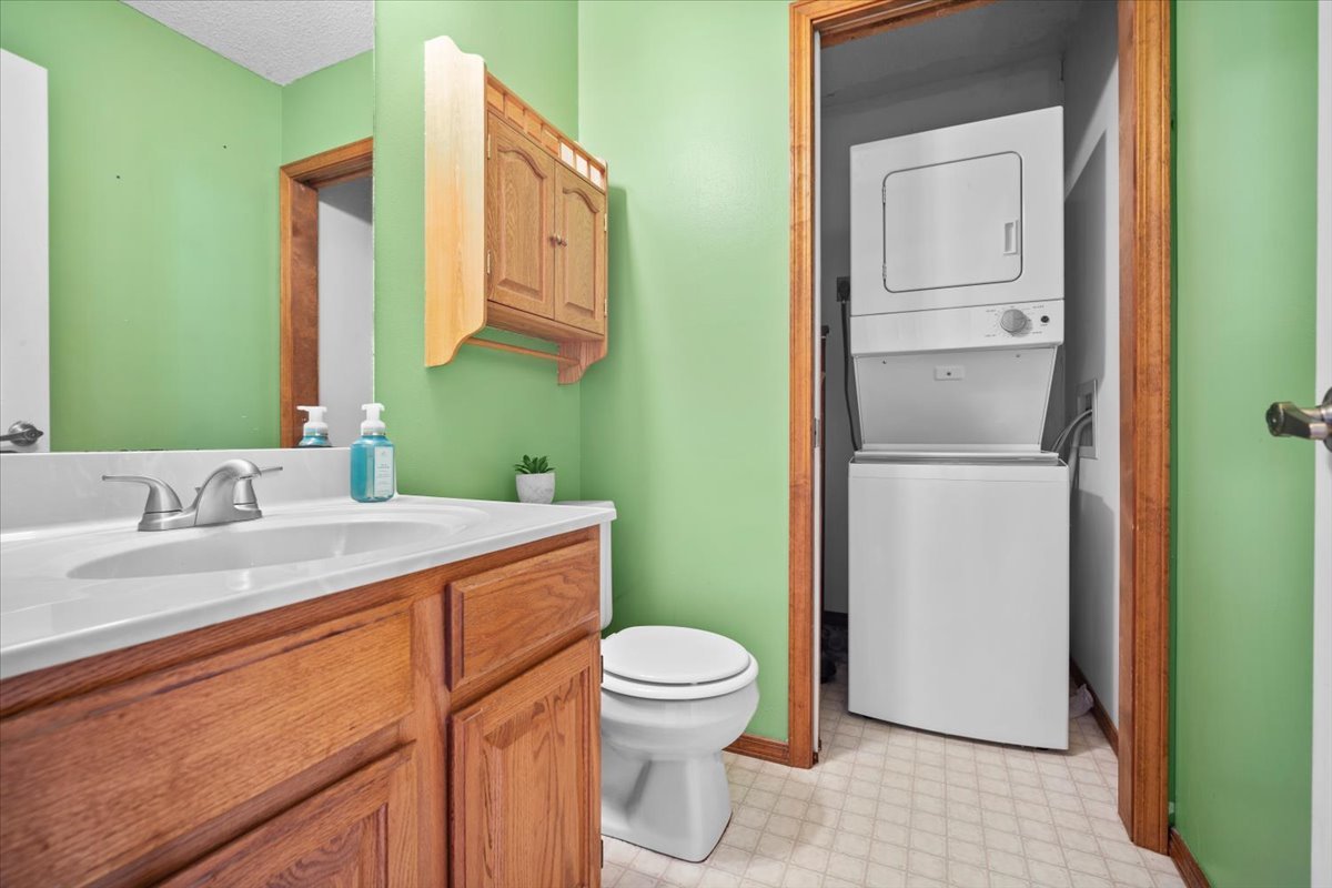 Normal, Illinois 61761, United States, 2 Bedrooms Bedrooms, ,2 BathroomsBathrooms,Residential,Active,226417