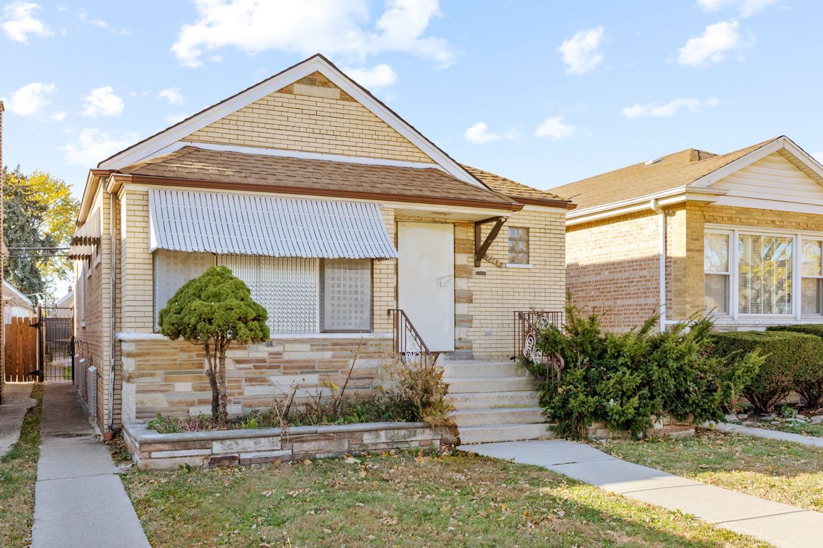 7148 S Sawyer Avenue