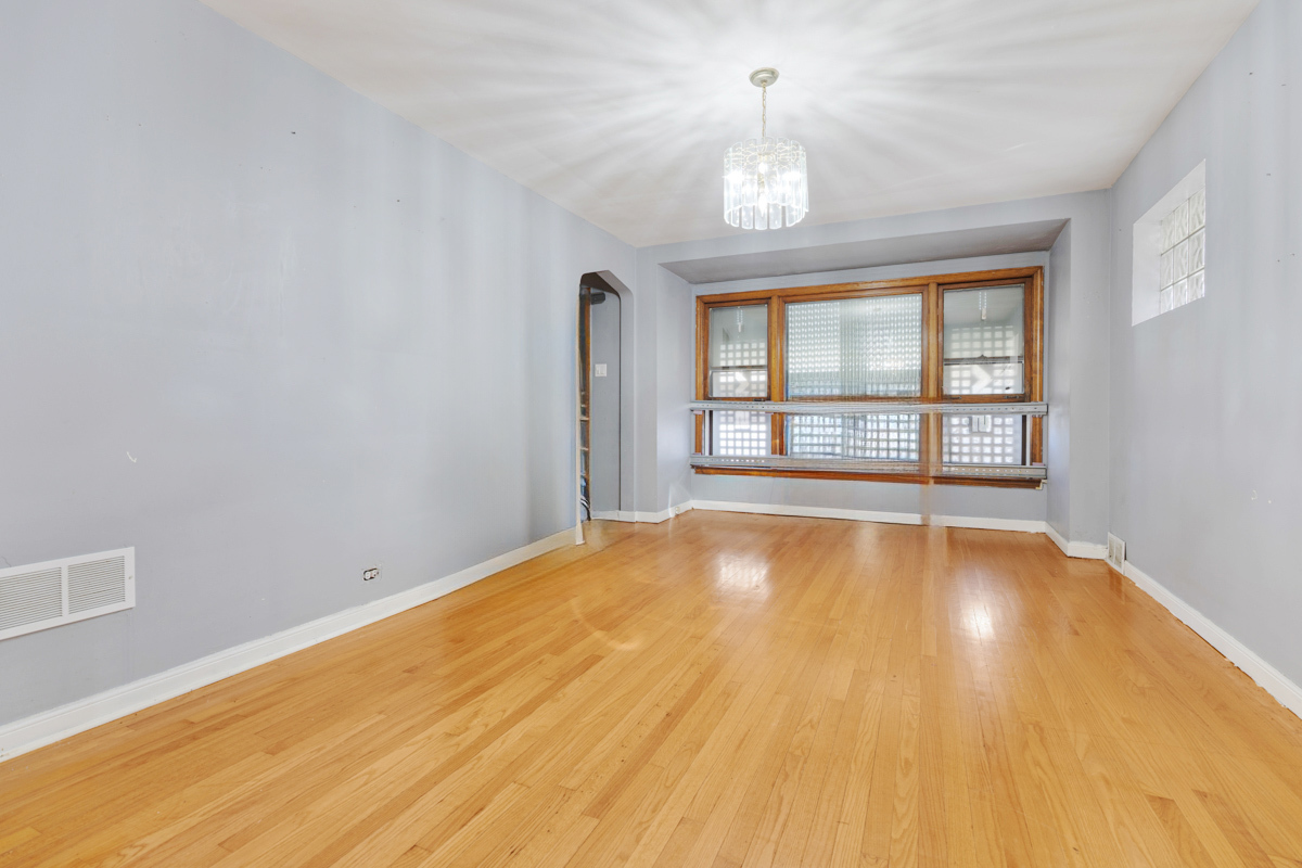 7148 S Sawyer Avenue