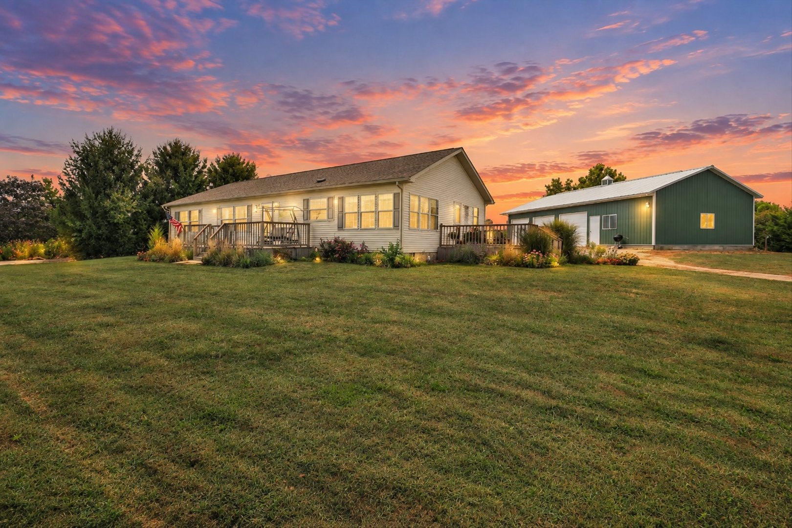 2369 E 2350 North Road