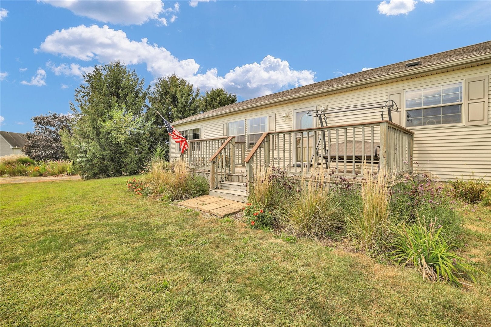 2369 E 2350 North Road