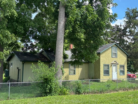 Tiny photo for 3001 Garfield Street, Clinton, IA 52732 (MLS # 12690745)