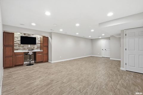 Tiny photo for 5767 EVERGREEN Place, Bettendorf, IA 52722 (MLS # QC4267604)