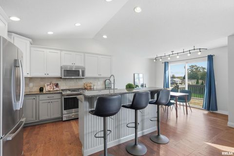 Tiny photo for 5767 EVERGREEN Place, Bettendorf, IA 52722 (MLS # QC4267604)