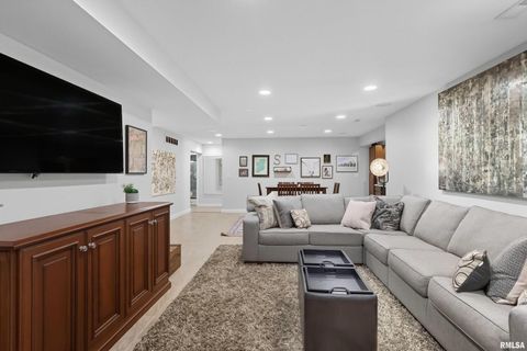 Tiny photo for 5767 EVERGREEN Place, Bettendorf, IA 52722 (MLS # QC4267604)