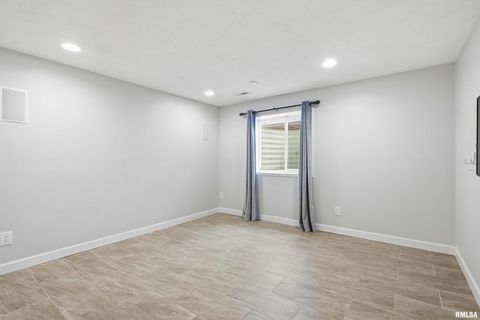 Tiny photo for 5767 EVERGREEN Place, Bettendorf, IA 52722 (MLS # QC4267604)