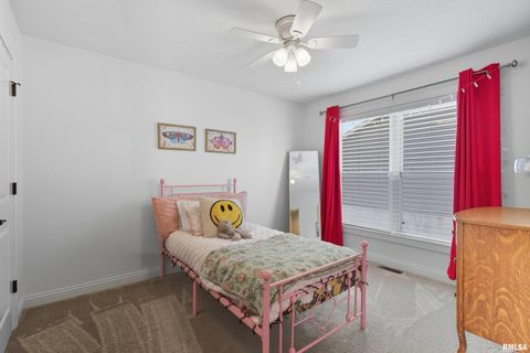 Tiny photo for 5767 EVERGREEN Place, Bettendorf, IA 52722 (MLS # QC4267604)