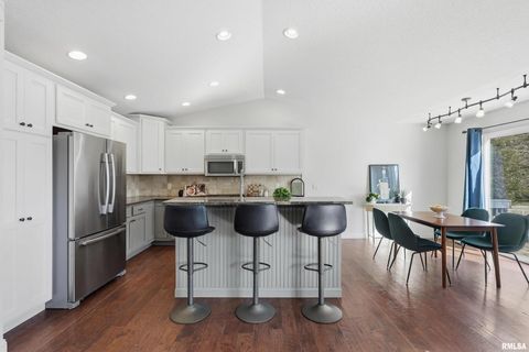 Tiny photo for 5767 EVERGREEN Place, Bettendorf, IA 52722 (MLS # QC4267604)