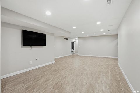 Tiny photo for 5767 EVERGREEN Place, Bettendorf, IA 52722 (MLS # QC4267604)