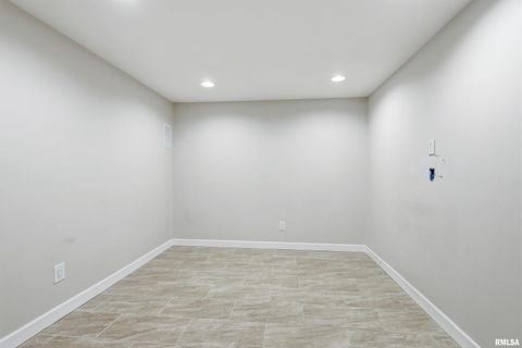 Tiny photo for 5767 EVERGREEN Place, Bettendorf, IA 52722 (MLS # QC4267604)