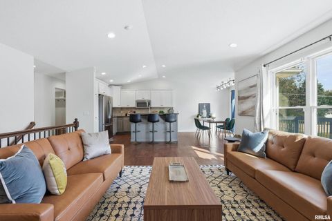 Tiny photo for 5767 EVERGREEN Place, Bettendorf, IA 52722 (MLS # QC4267604)