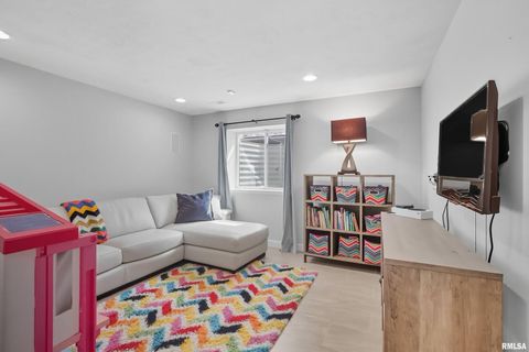 Tiny photo for 5767 EVERGREEN Place, Bettendorf, IA 52722 (MLS # QC4267604)