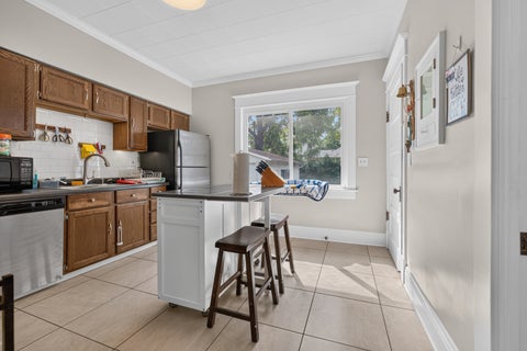 Tiny photo for 614 W Oakland Avenue, Bloomington, IL 61701 (MLS # 12753256)