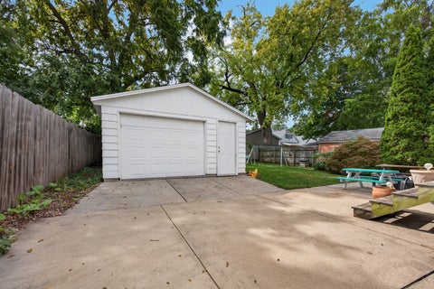 Tiny photo for 614 W Oakland Avenue, Bloomington, IL 61701 (MLS # 12753256)