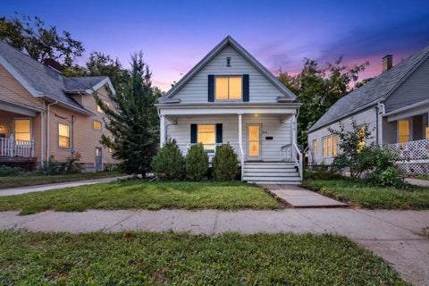 Tiny photo for 614 W Oakland Avenue, Bloomington, IL 61701 (MLS # 12753256)