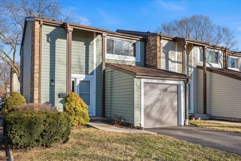 Photo of 709 Lakeside Circle Drive, Wheeling, IL 60090 (MLS # 12572834)