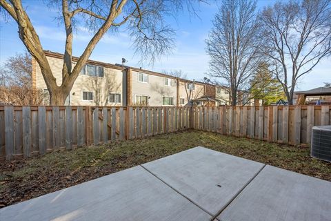 Tiny photo for 709 Lakeside Circle Drive, Wheeling, IL 60090 (MLS # 12572834)