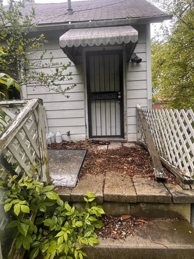 529 E 144th Place