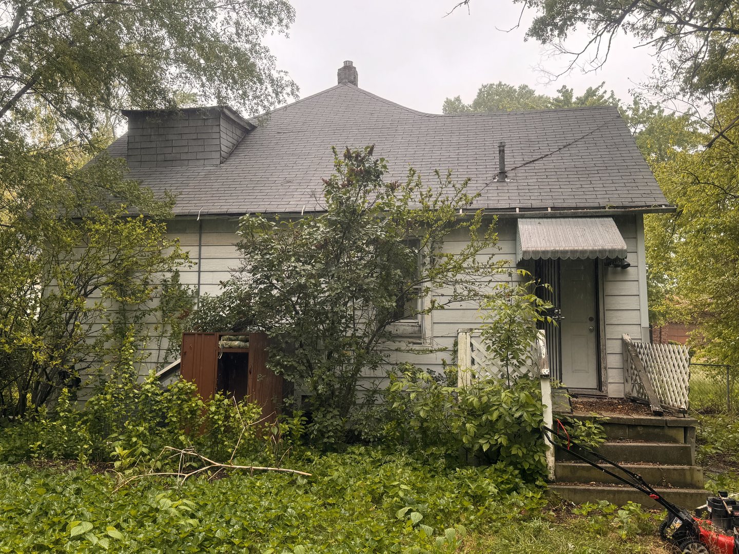 529 E 144th Place