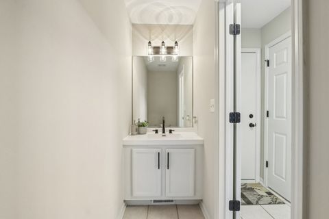 Tiny photo for 2060 Lyndhurst Lane, Aurora, IL 60503 (MLS # 12600041)