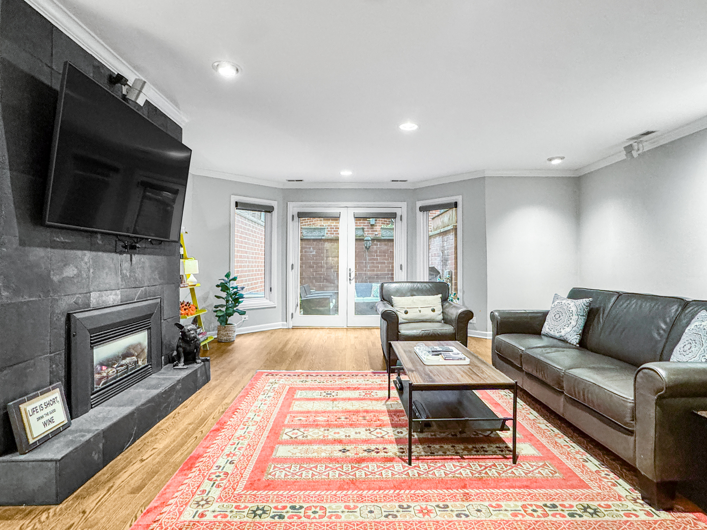 2736 N Hampden Court 105