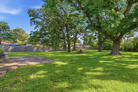 Tiny photo for 2512 Highland Drive, Lindenhurst, IL 60046 (MLS # 12675504)