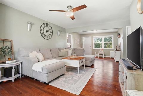 Tiny photo for 2512 Highland Drive, Lindenhurst, IL 60046 (MLS # 12675504)