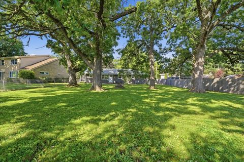 Tiny photo for 2512 Highland Drive, Lindenhurst, IL 60046 (MLS # 12675504)
